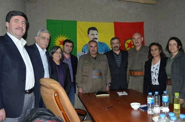 SON DAKİKA: HDP'li Altan Tan'ın evinden FETÖ elebaşı Gülen'in Kürtçeye çevrilmiş kitapları çıktı