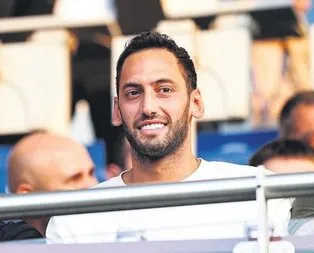 Çalhanoğlu da maçı izledi