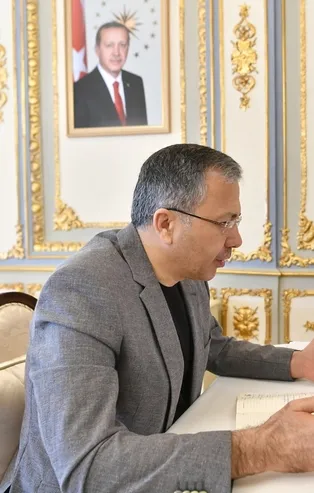 İstanbul Valisi Ali Yerlikaya 39 ilçe kaymakamı ile video konferansla görüştü