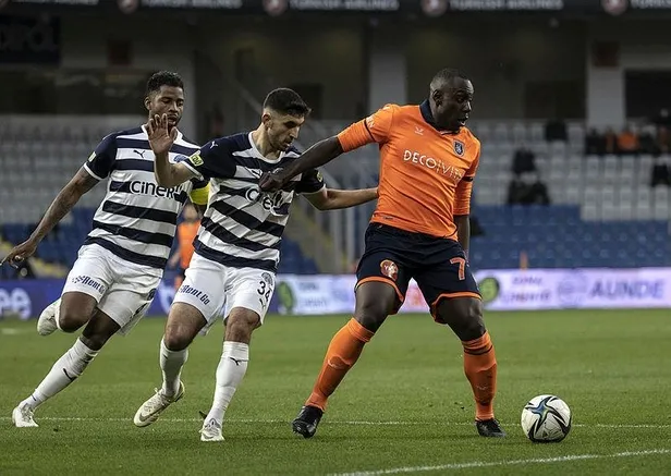 basaksehir-zorlu-kasimpasa-mucadelesinde-son-dakika-3-puani-kapti-2-1-1639235459225.jpeg Başakşehir zorlu Kasımpaşa mücadelesinde son dakika 3 puanı kaptı! 2-1-4