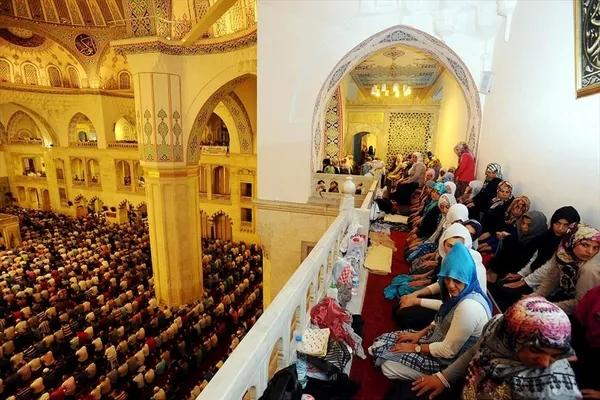 Konut yapılması için depremzedelere zekat verilir mi? Diyanet İşleri Başkanlığı: AFAD'ın zekat hesaplarına para yatırabilirsiniz-15