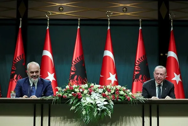 baskan-erdogan-ve-rama-ankarada-bir-araya-geldi-fetonun-iliskilerimizi-zehirlemesine-izin-vermeyecegiz-1609972446227.jpeg Başkan Erdoğan ve Rama Ankara'da bir araya geldi: FETÖ'nün ilişkilerimizi zehirlemesine izin vermeyeceğiz-1