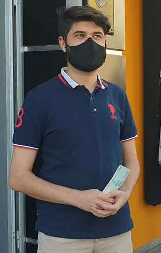ATM'de unutulan parayı polise teslim etti