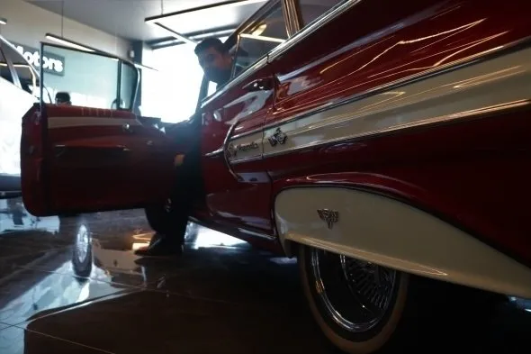 800-bin-liraya-yakin-teklif-geldi-kulak-bile-asmiyor-20-yuzyilin-en-unutulmazlarindan-1960-model-chevrolet-1611077241367.jpg