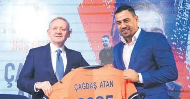 Başakşehir Fatih Terim Stadı'nda imza töreni! "Berkay'ın sözleşmesini 3 yıllık uzatıyoruz"