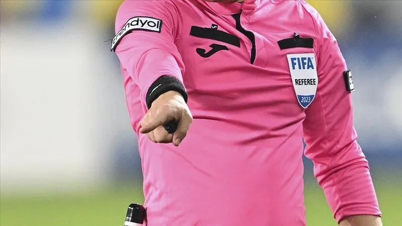 bahisci-hakemlerin-cezasi-belli-oldu-pfdk-tek-tek-acikladi-zorbay-kucuk-hakkinda-ne-karar-cikti-1761914618383.jpeg ʺBahisçiʺ hakemlerin cezası belli oldu! PFDK tek tek açıkladı. (Fotoğraf: AA)