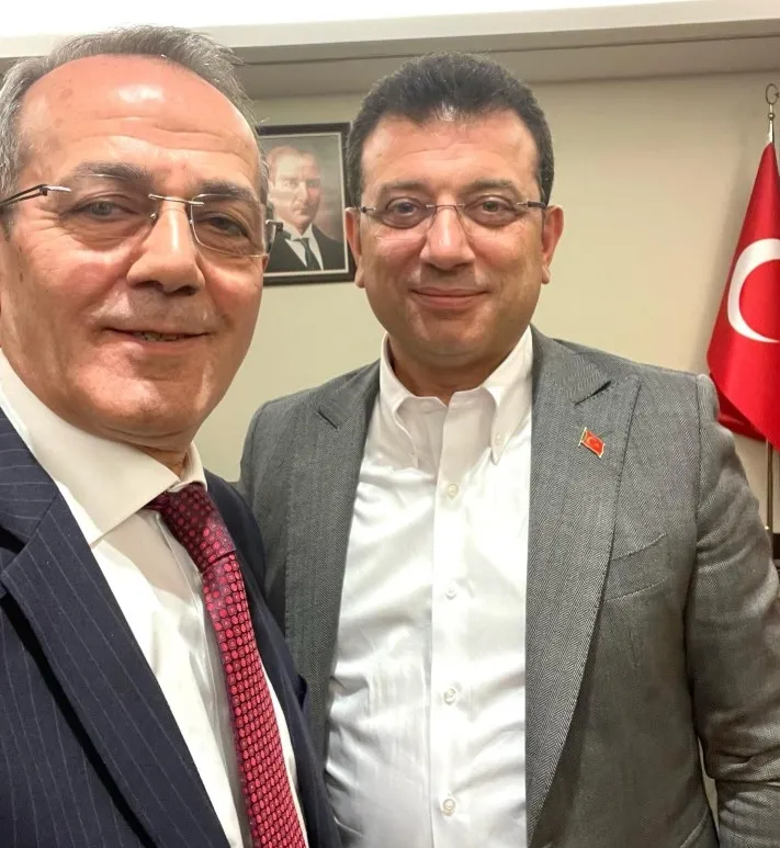 chp-kufre-dustu-mesut-ozarslan-ozgur-ozelden-girdi-silivri-bulbullerinden-cikti-istanbuldaki-pislikler-konusul-1770642399428.jpeg CHP "küfre" düştü! Mesut Özarslan Özgür Özel'den girdi 'Silivri Bülbülleri'nden çıktı: İstanbul'daki pislikler konuşulsun-4