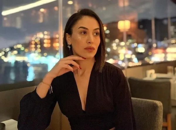Ünlü fenomen Yeliz Açıkel'i göğüs büyütme ve dikleştirme için gittiği doktor darp etti!-3