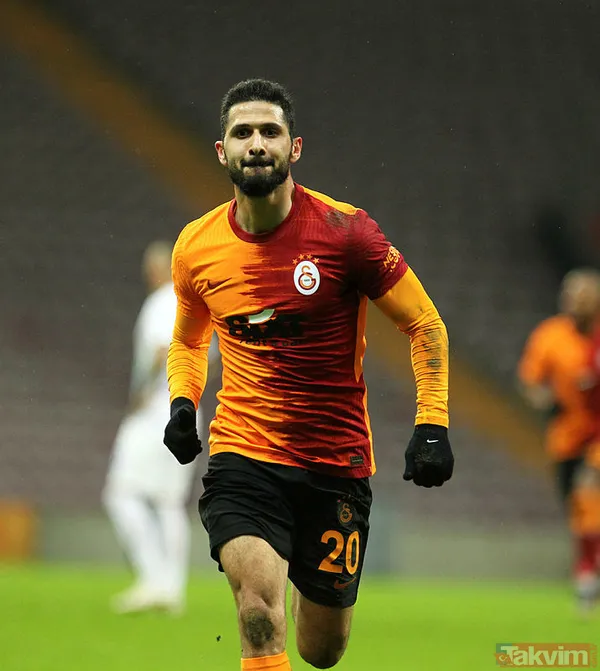 Emre Akbaba Galatasaray'da Sezon Sonu Sözleşmesi Bitecek İsimlerden Emre Akbaba'nın Yıllık Maaşında Önemli Bir İndirime Gideceği Öğrenildi. Fatih Terim'in...
