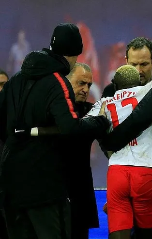 Fatih Terim hemen yanına gitti! RB Leipzig - Galatasaray maçına damga vuran an...