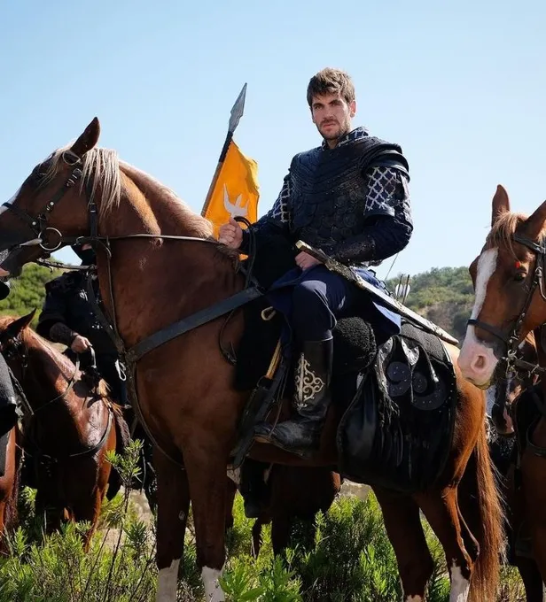 kurulus-osman-orhan-bey-tarihte-var-mi-aslinda-kim-kurulus-osmanin-orhan-gazisi-emre-bey-kimdir-nereli-kac-yas-1696427396181.jpg Kuruluş Osman'ın Orhan Gazi'si Emre Bey kimdir, nereli, kaç yaşında? Kuruluş Osman Orhan Bey tarihte var mı, aslında kim? Emre Bey hayatı ve dizileri...-2