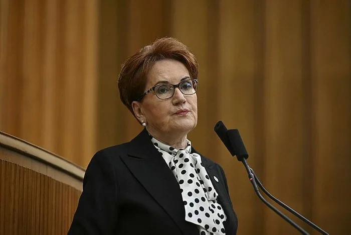 aksener-el-yukseltti-ozgur-ozelle-yapacagi-gorusme-once-chpye-iyi-vurdu-al-gulum-ver-gulum-carkinda-yokuz-dedi-1701250447529.jpeg Akşener el yükseltti! Özgür Özel'le yapacağı görüşme öncesi CHP'ye 'İYİ' vurdu: "Al gülüm, ver gülüm çarkında yokuz" dedi-4
