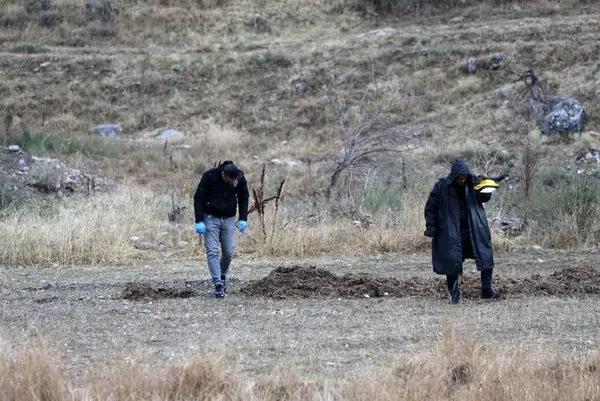 İçişleri Bakanlığı'na saldıran teröristler veteriner Mikail Bozlağan'ı şehit etmişti! Kayseri'de güvenlik güçlerini alarma geçiren olay! 4 terörist yaşlı kadının kapısına dayandı-5