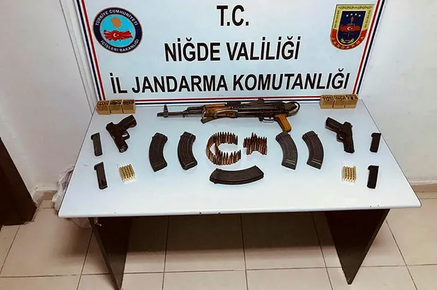 Niğde'de bir evi cephaneye çevirmişler!