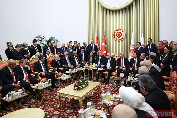 TBMM'de renkli anlar! Önce açılış sonra resepsiyon... Başkan Erdoğan'dan "biriz beraberiz" mesajı: Tek tek tokalaştı - 16