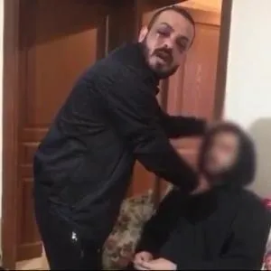 eski-sevgilisinin-arkadasini-bicakla-rehin-alan-sahsin-daha-once-de-kuyumcu-soygununa-karistigi-ortaya-cikti-1617295940715.jpeg Eski sevgilisinin arkadaşını bıçakla rehin alan şahıs hakkında çarpıcı detaylar ortaya çıktı! Polis yeniden peşinde...-4