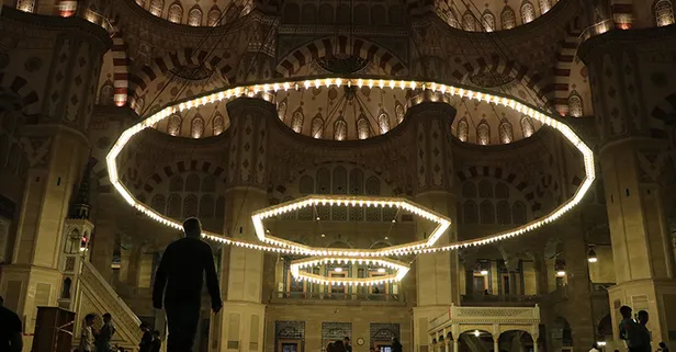 Peygamberimizin tavsiyesi: Kadir Gecesi’nde 4 rekatlık bu namaz her şeyi değiştirir