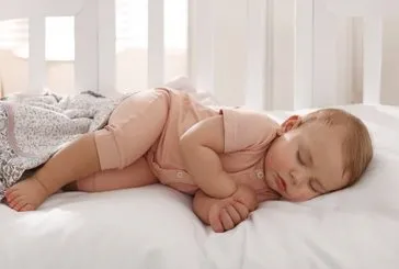 Bebekler günde kaç saat uyumalı?