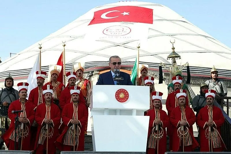Fotoğrafta: Başkan Erdoğan Bitlis Ahlat'ta