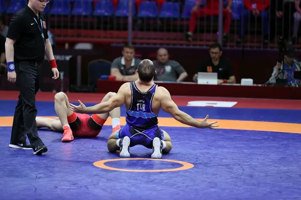 son-dakika-milli-guresci-feyzullah-akturk-avrupa-gures-sampiyonasinda-serbest-stil-92-kiloda-altin-madalya-kaz-1648664790549.jpg SON DAKİKA: Milli güreşçi Feyzullah Aktürk Avrupa Güreş Şampiyonası'nda serbest stil 92 kiloda altın madalya kazandı-1