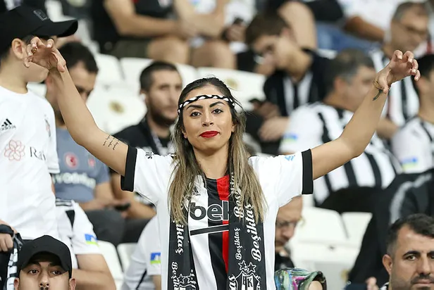 besiktas-fenerbahce-derbisinde-weghorstun-golu-vara-takildi-ofsayt-1664732261116.jpg Beşiktaş - Fenerbahçe derbisinde Weghorst'un golü VAR'a takıldı! Ofsayt...-5