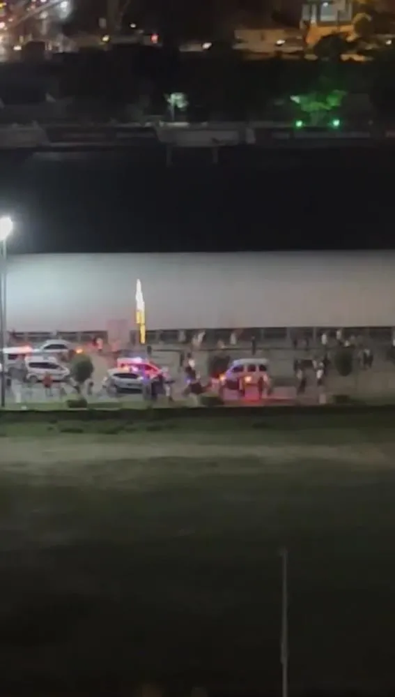 konserde-bicakli-dehset-suc-makinesi-2si-polis-6-kisiyi-yaraladi-1661757305734.jpg Konserde bıçaklı dehşet: Suç makinesi 2’si polis 6 kişiyi yaraladı-5