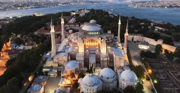 Zincirleri kıran imza! Ayasofya’da 5 yıl önce bugün ilk namaz kılındı