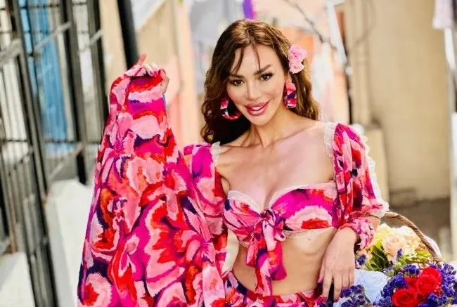 Büyüdüğü mahallede klip çekti!