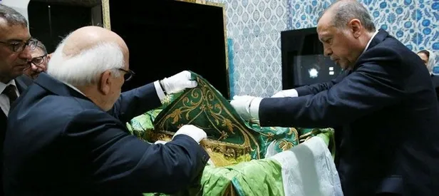 Cumhurbaşkanı Erdoğan, Hırka-i Saadet'i ziyaret etti