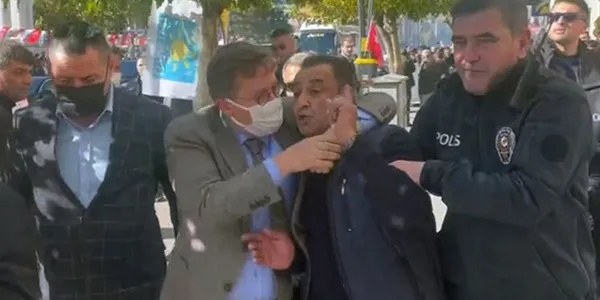 iyi-partili-ahlaksiz-lutfu-turkkanin-6-yil-once-sehit-duyari-yaptigi-tweet-ortaya-cikti-1636216901037.jpg İYİ Parti'li ahlaksız Lütfü Türkkan'ın 6 yıl önce şehit duyarı yaptığı tweet ortaya çıktı-4