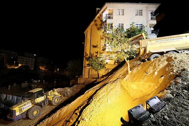 Ankara Çankaya'da temel kazısında istinat duvarı çöktü: 5 bina çökme riskine karşı boşaltıldı-5