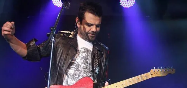 Kenan sahnede Beren sohbette