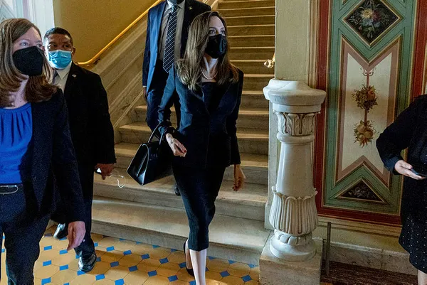 bm-genel-sekreteri-guterres-iyi-niyet-elcisi-unlu-oyucu-angelina-jolie-ile-gorustu-1631776464025.jpg BM Genel Sekreteri Antonio Guterres, iyi niyet elçisi ünlü oyuncu Angelina Jolie ile görüştü-7