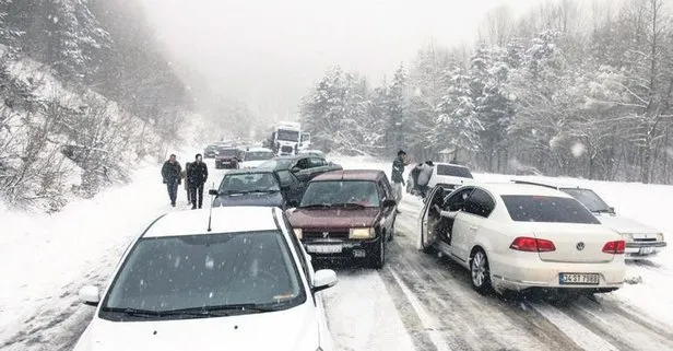 Kütahya'da Nisan'da kar trafiği