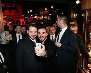 Bakan Albayraktan Gazeteciler günü mesajı! Özçekim yaparak kutladı