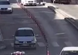 Yaya geçidinden geçen kadına araç çarptı