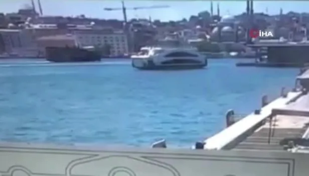 Şehir Hatları Vapuru'nun Karaköy İskelesi'ne çarptığı anların görüntüsü ortaya çıktı! Kaza güvenlik kamerasında