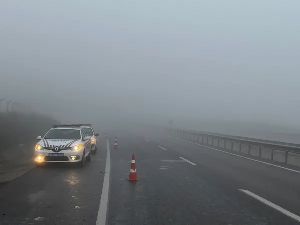 istanbulda-sis-kazaya-neden-oldu-sancaktepede-otomobil-takla-atti-yaralilar-var-1636872488556.jpg İstanbul'da sis kazaya neden oldu! Sancaktepe'de otomobil takla attı yaralılar var-5