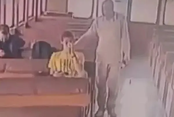 Vapurda yolcunun saçını yakmıştı