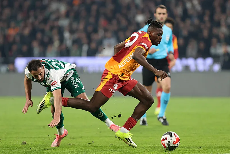 Borussia Dortmund'un yıldızı Galatasaray'a! Transferin gözdesi Ramy Bensebaini - 5