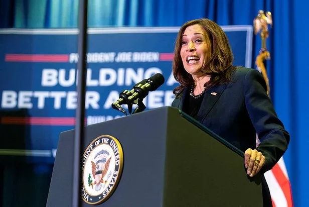 abd-baskani-biden-yine-ayni-gafi-yapti-baskan-kamala-harris-1639776869721.jpeg