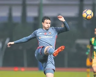 Mitrovic takımda kalacak