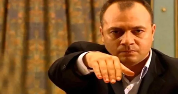 hizir-reis-de-bir-zamanlar-gencti-eskiya-dunyaya-hukumdar-olmazin-yildizi-oktay-kaynarca-1610831889328.jpg Hızır Reis de bir zamanlar gençti! Eşkıya Dünyaya Hükümdar Olmaz'ın yıldızı Oktay Kaynarca...-8