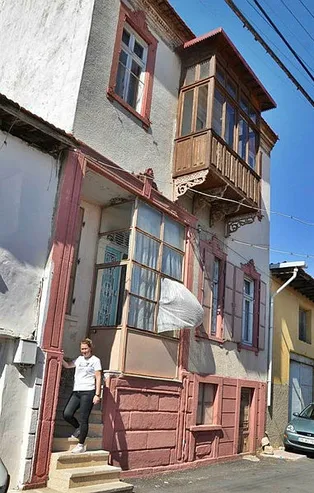 85 yaşındaki Mihriye Yalazı'dan evini 3 milyon euroya satın almak isteyen Yunan'a tokat gibi yanıt