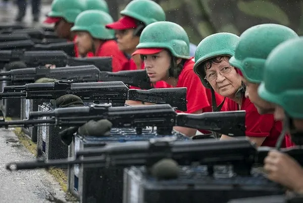 Venezuela'da 900 bin kişilik dev tatbikat-1