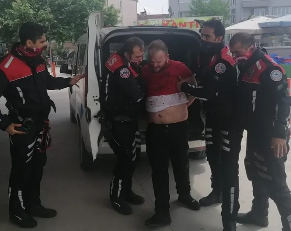 bosanma-asamasinda-oldugu-esini-calistigi-lisenin-icinde-bogazindan-ve-karnindan-bicaklayarak-katletti-1623945980745.jpg Boşanma aşamasında olduğu eşini çalıştığı lisenin içinde boğazından ve karnından bıçaklayarak katletti-3