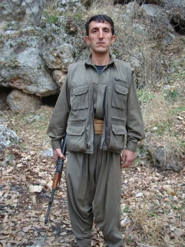 son-dakika-gri-listede-aranan-pkkli-selahattin-dede-ve-3-terorist-mit-operasyonuyla-olduruldu-1622290294627.jpg SON DAKİKA: Gri listede aranan PKK'lı Selahattin Dede ve 3 terörist MİT operasyonuyla öldürüldü-6