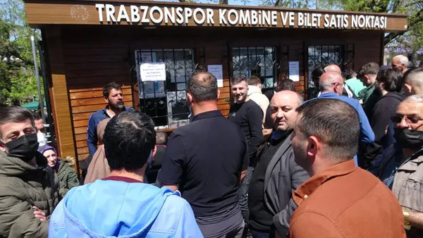 trabzonda-karaborsada-30-bin-tl-mac-bileti-polis-devrede-1651140651962.jpg Trabzon’da karaborsada 30 bin TL maç bileti! Polisler harekete geçti-2