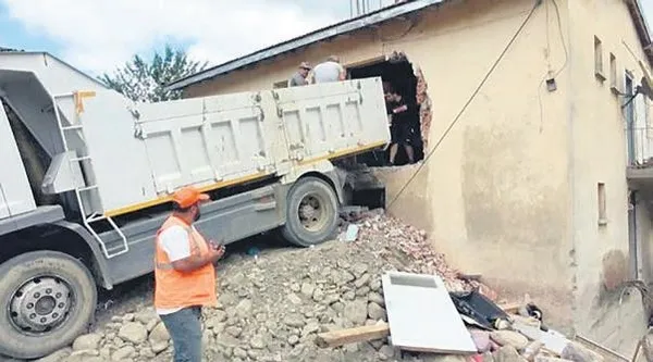 Kepçe operatörü Sefer Cankur, sel baskınında 40 kişiyi ölümden kurtardı-3
