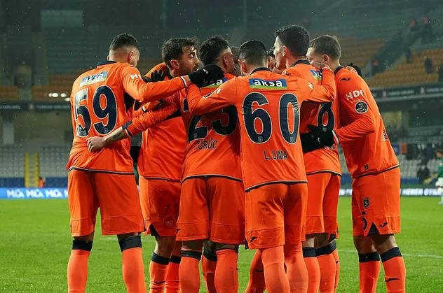 Başakşehir evinde Konya'yı 2-0 geçmeyi başardı